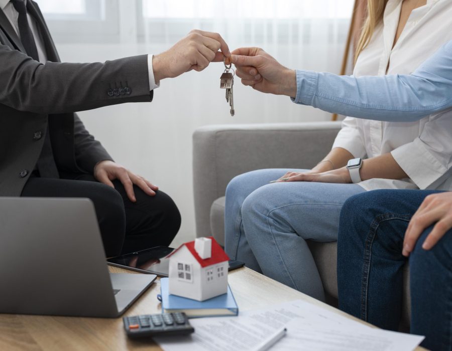 real-estate-agent-work-showing-house-doing-business-min